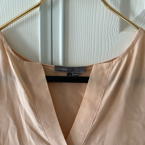 Vince Designer Light Peach V-Neck Women's Long Sleeve Silk Blouse Size 10 - Picture 2 of 4